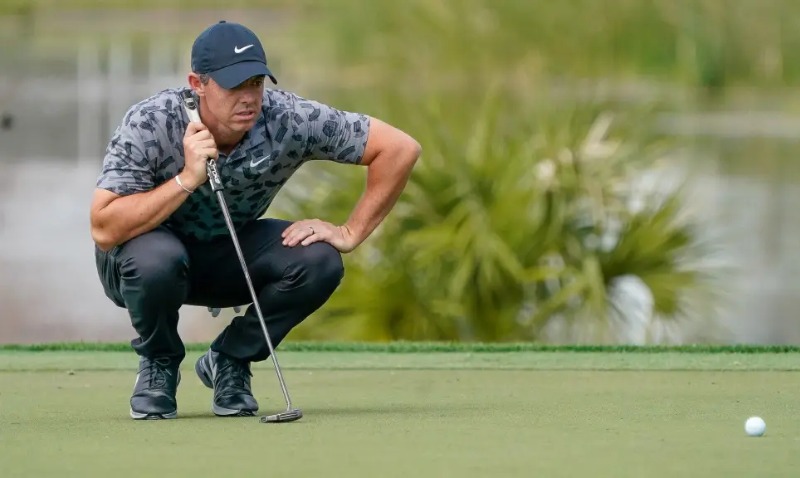 Rory McIlroy thực hiện near pin golf