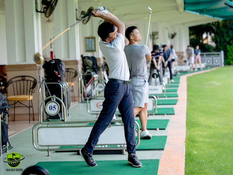 Khoá học golf chất lượng từ cơ bản đến nâng cao của Vina Golf Center